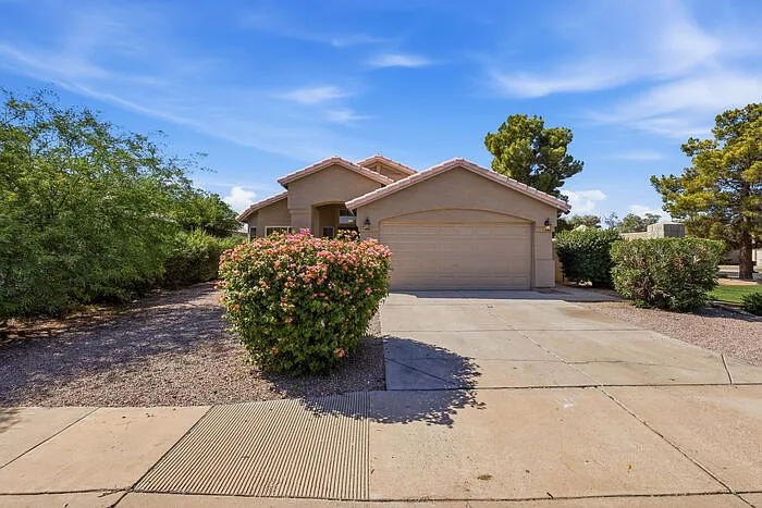 3 bed, 2.0 bath, 1478 sqft, $2,150 — Photo 2