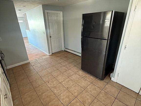 4th image of 16 Lakewood St