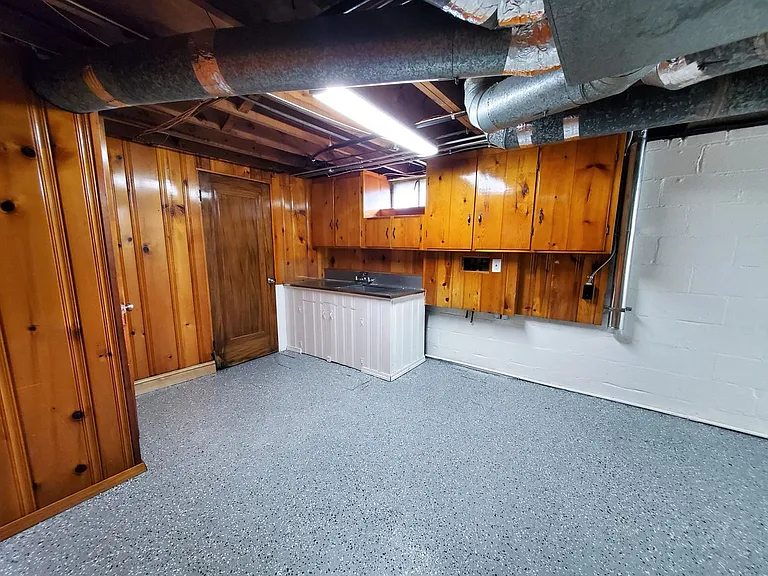 18512 Lewis Dr — Photo 22