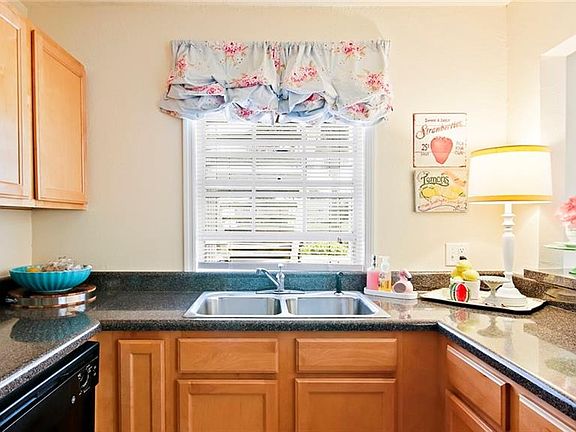 5th image of 136 Pompano Dr SE APT B