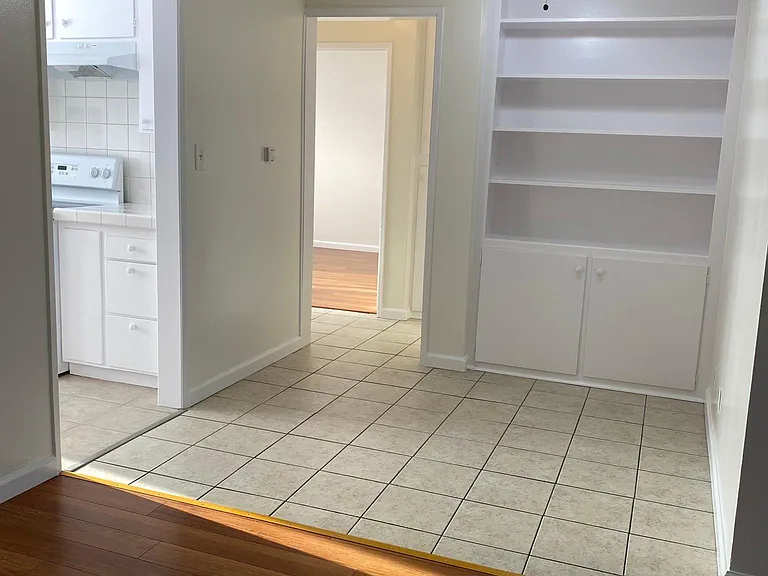 909 E Maple St #5 — Photo 8