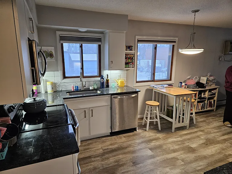 322 2nd St NE #203 — Photo 2
