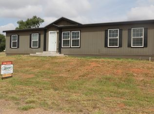 601 4th St, Plains, TX 79355