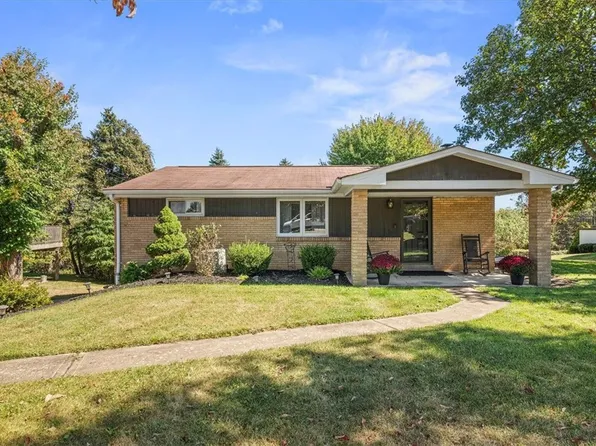 33 Norfolk Dr, Coraopolis, PA 15108