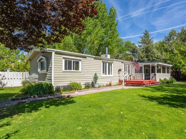 70 Walker Pl, Benton, CA 93512