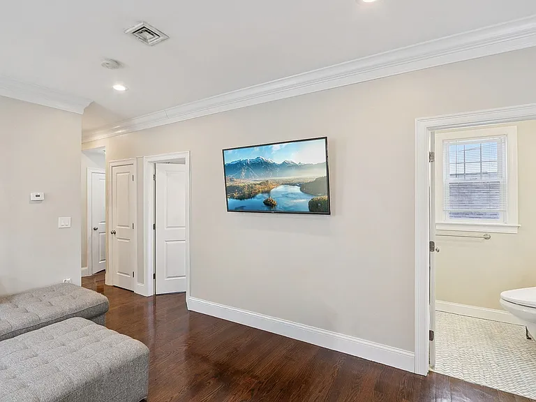 1048 Saratoga St #3 — Photo 8