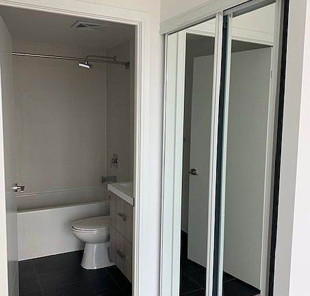 5th image of 50 Wellesley St #1106