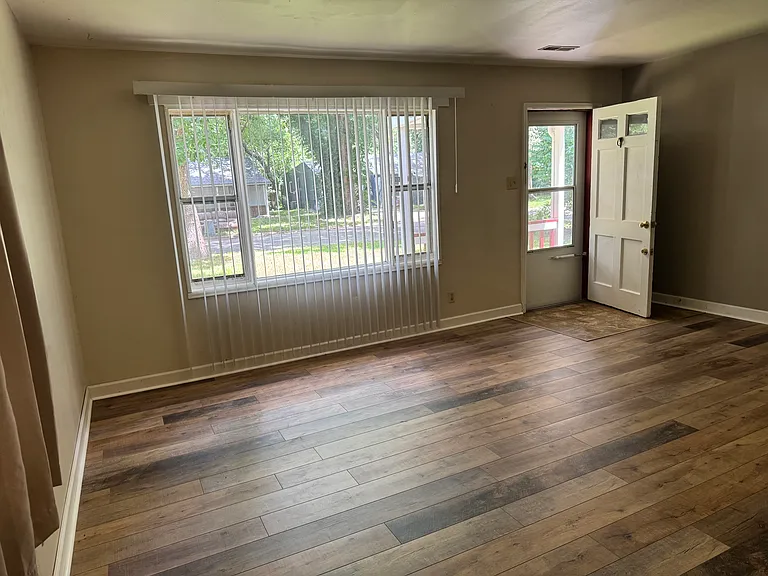 2605 SW Hillcrest Rd — Photo 2