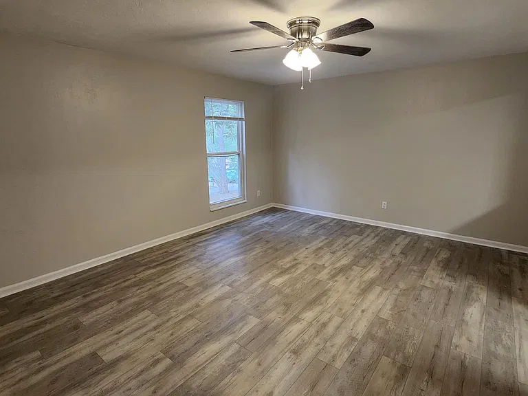 2479 Dundee Dr — Photo 9