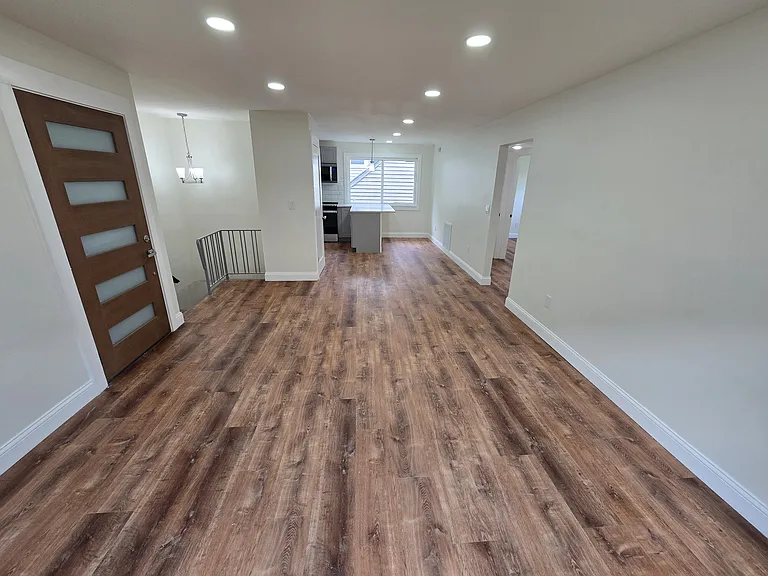 6305 Englewood Ave #1 — Photo 12