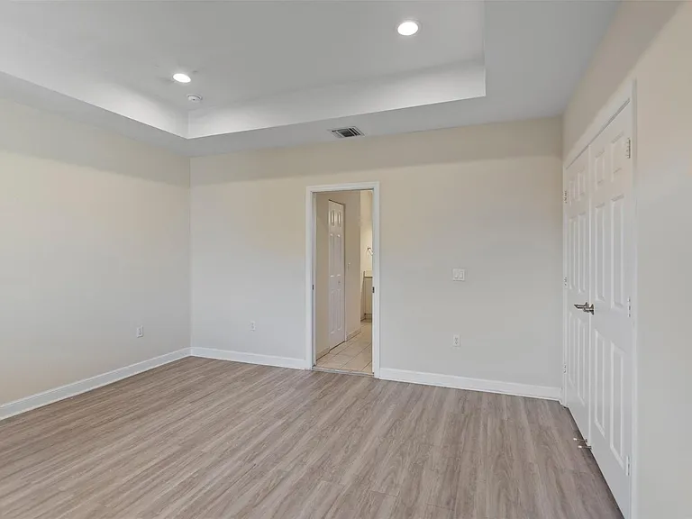 6094 Live Oak Ct #B — Photo 8