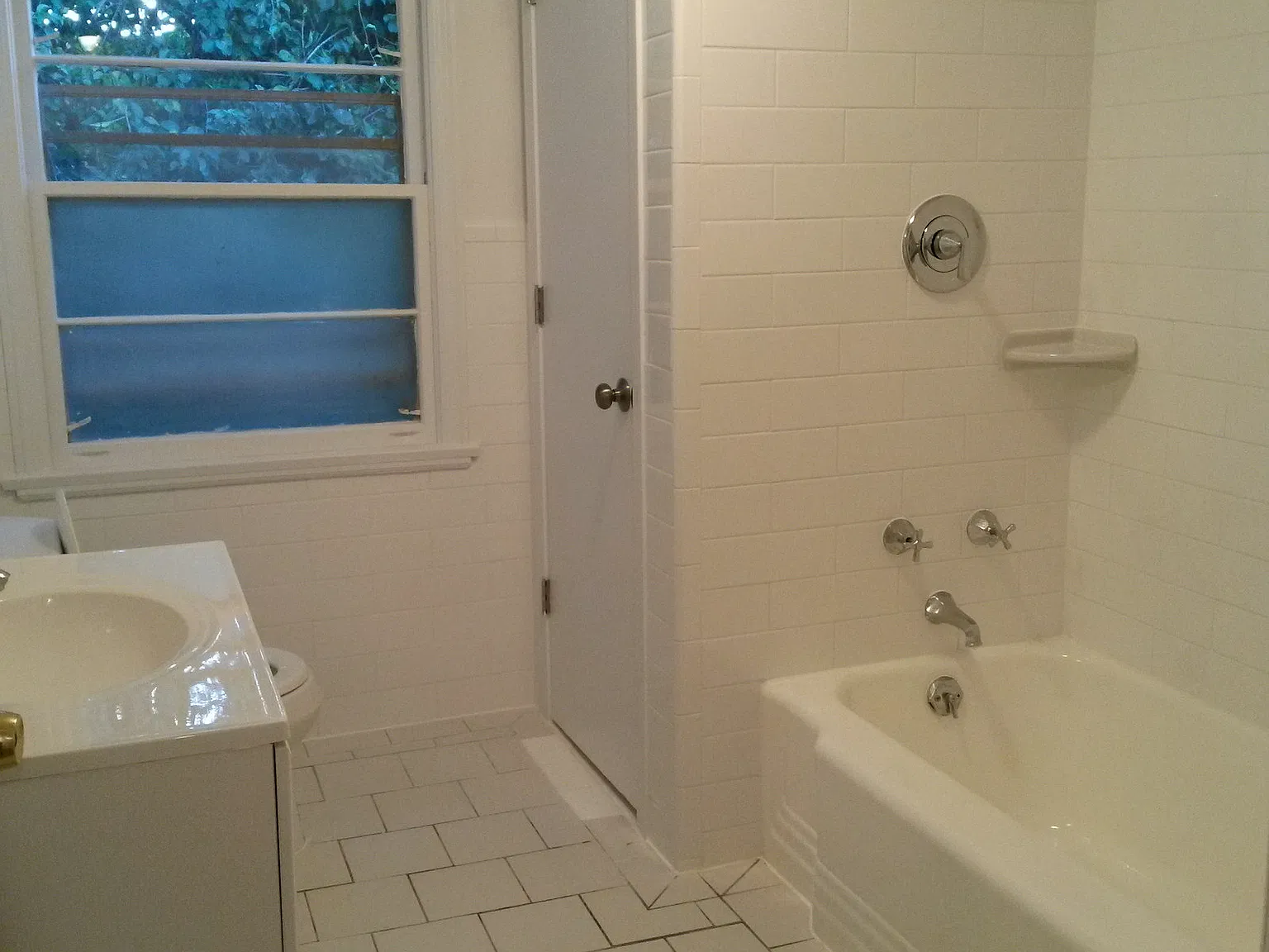 3 bed, 2.0 bath, 1700 sqft, $3,600 — Photo 3