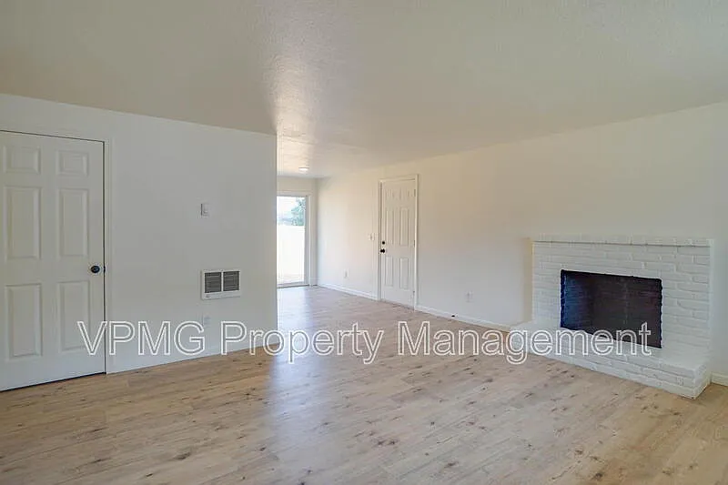 2 bed, 1.5 bath, 750 sqft, $1,995 — Photo 4