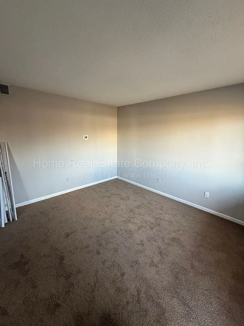 Courtyard Apartments | 1004 Salisbury Street Apt 4-B — Photo 2