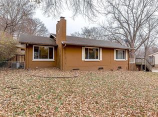 5801 N Robinhood Ln, Kansas City, MO 64151