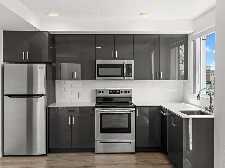 1 Bedroom with Den - Kitchen 1 Bedroom with Den - Kitchen