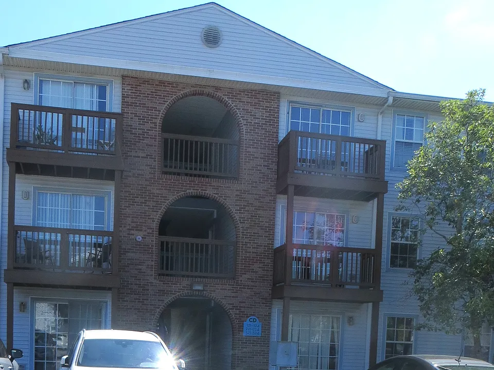 251 Simpson Ave #223
