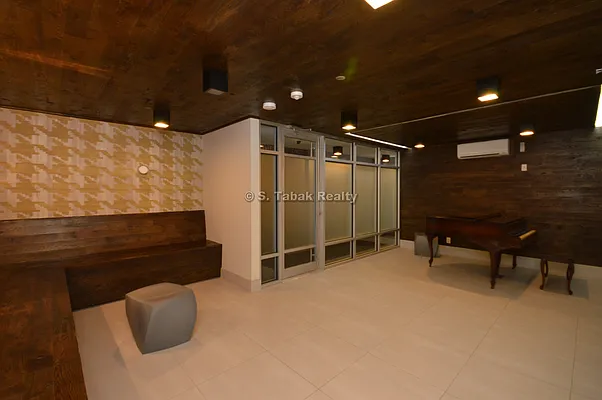 Rented by Sam Tabak | media 51