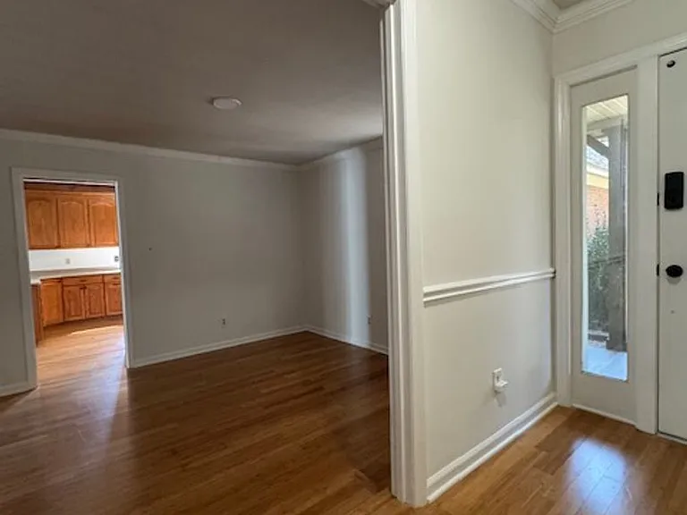 305 Glen Oak Dr — Photo 2