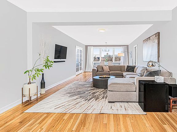 2nd image of 3050 Fairfield Ave APT 7G
