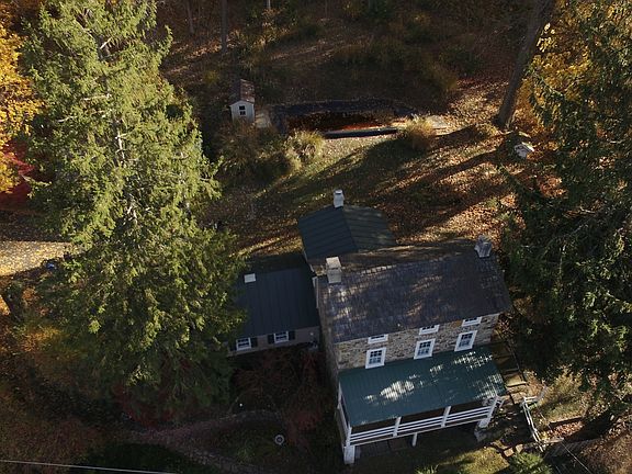 5th image of 1385 School House Ln