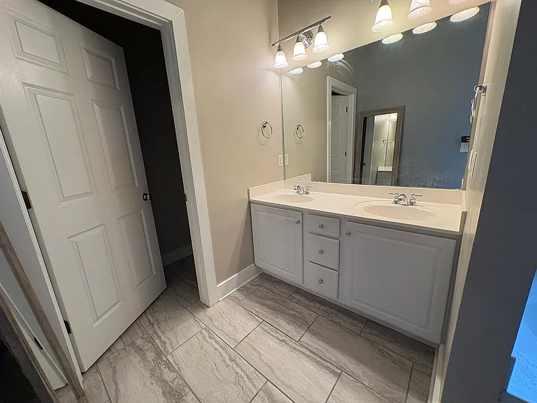 4665 Clubview Dr — Photo 5
