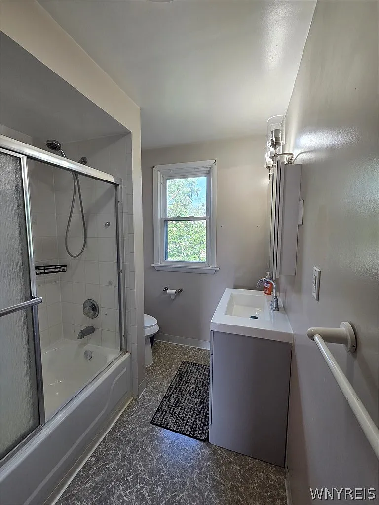 3 bed, 1.0 bath, 1086 sqft, $1,700 — Photo 4