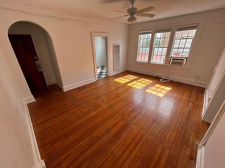 118 Indian Pl — Photo 4