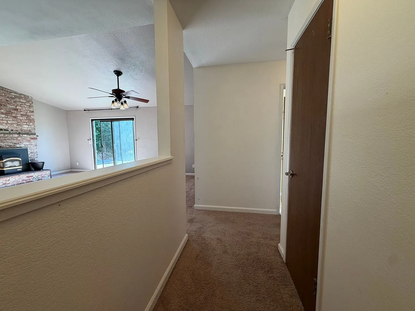 Cute house with huge yard 2 bedroom 2 bath — Photo 4