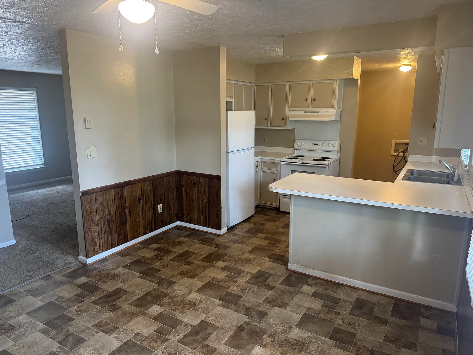3 bed, 1190 sqft, $1,300 — Photo 4