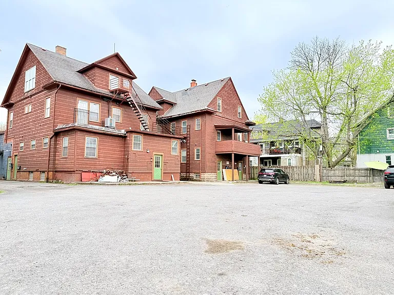 936 Monroe Ave — Photo 4