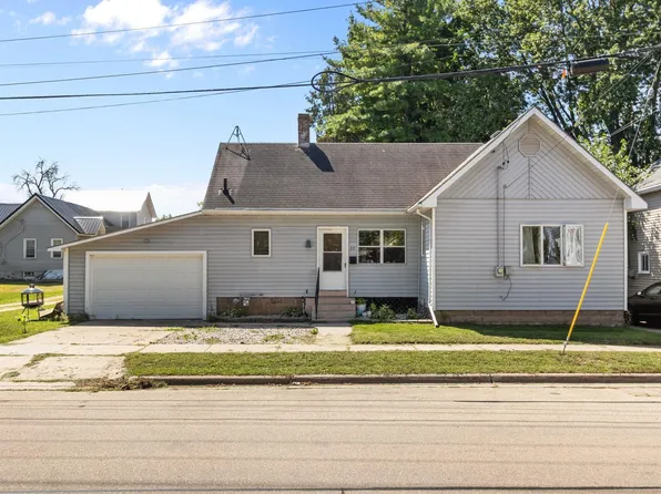 22 E 12th St, Clintonville, WI 54929