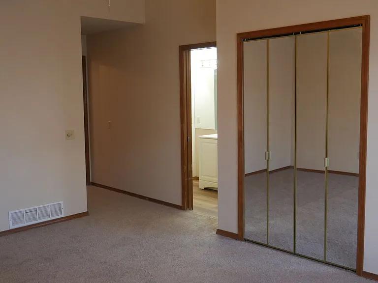 8226 Scarborough Dr — Photo 13