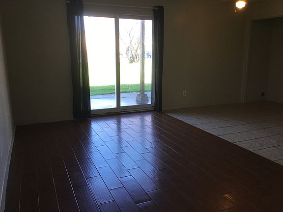 3rd image of 1410 Glen Oaks Ct APT 2