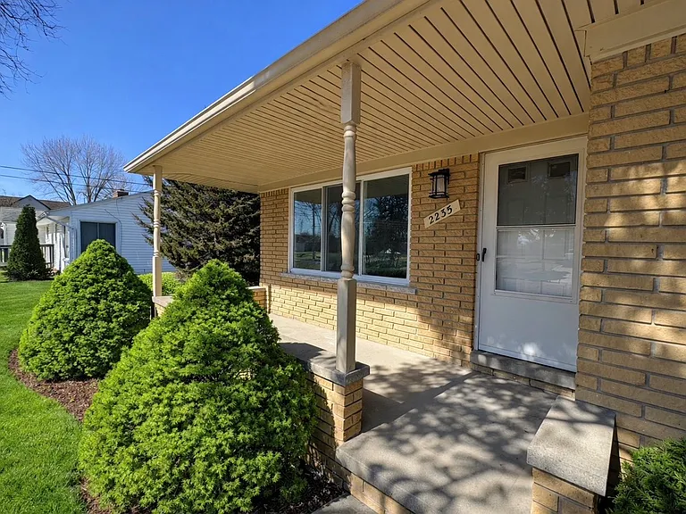 2235 Chesley Dr — Photo 3