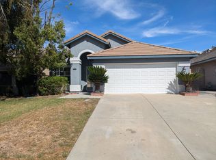 14802 Saddle Peak Dr, Fontana, CA 92336