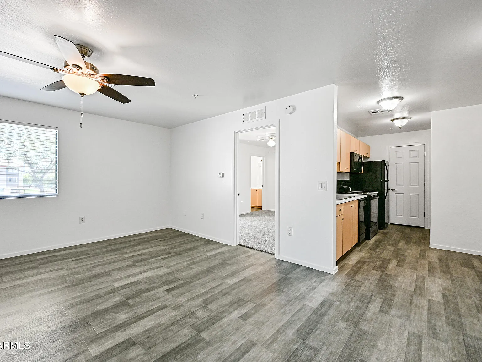 3 bed, 2.0 bath, 1064 sqft, $1,299 — Photo 3