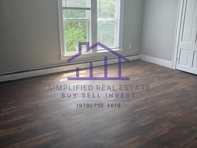 52 Main St #4 — Photo 1