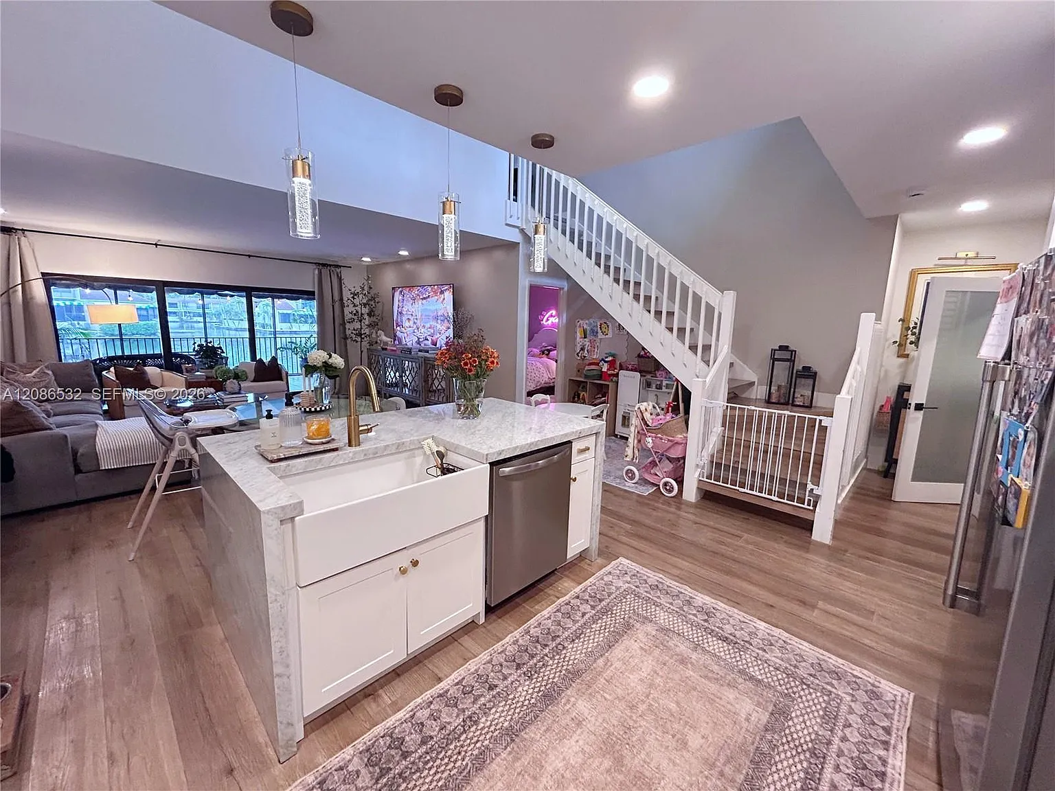 3 bed, 2.5 bath, 1732 sqft, $4,000 — Photo 2