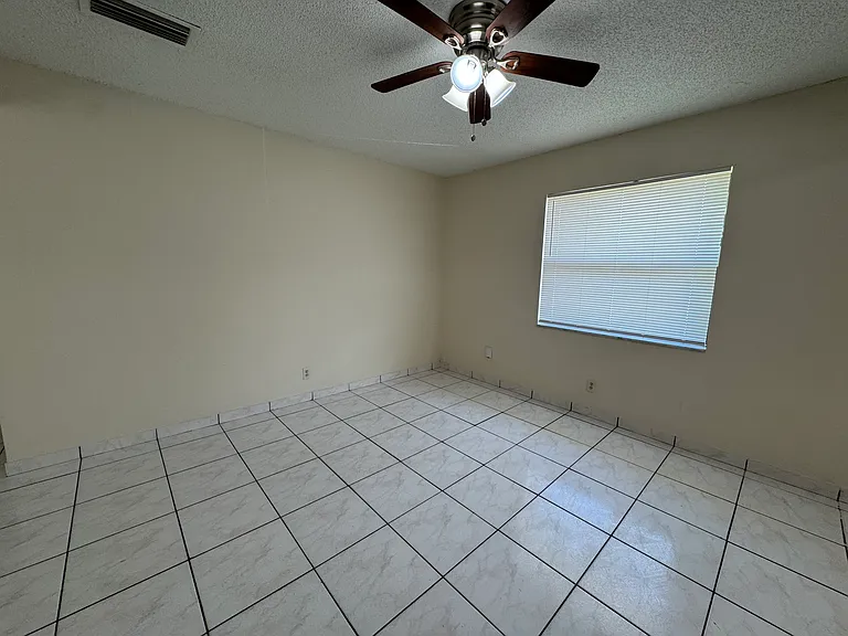 4371 Riverside Dr #D — Photo 3