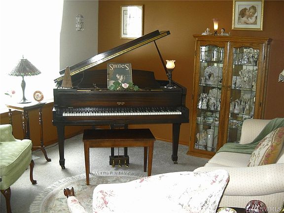 4th image of 319 Starling St SW