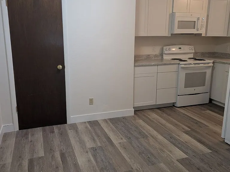 509 N Black Ave #1-8 — Photo 7