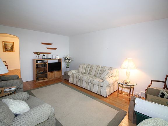 3rd image of 9946 S Artesian Ave