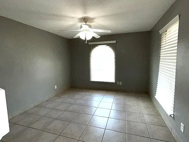 2 bed, 1.5 bath, 975 sqft, $1,200 — Photo 2