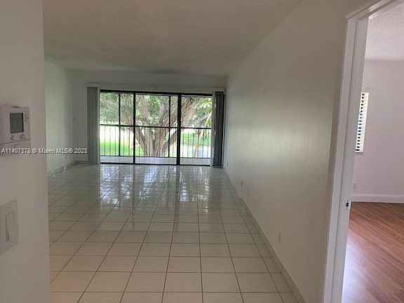 3rd image of 200 Lakeview Dr APT 203
