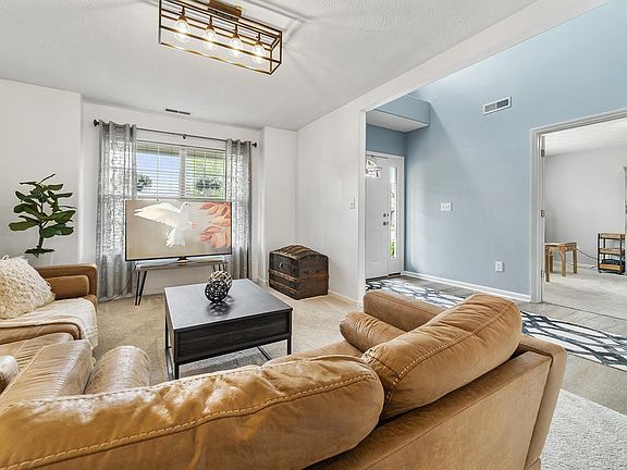 4th image of 394 Sinclair Dr