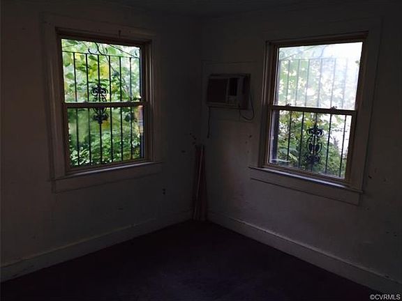 4th image of 216 S Old Church St