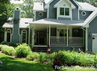 570 Pine Hill Rd, Russell, MA 01071