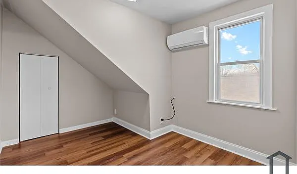 220 Clay St — Photo 28