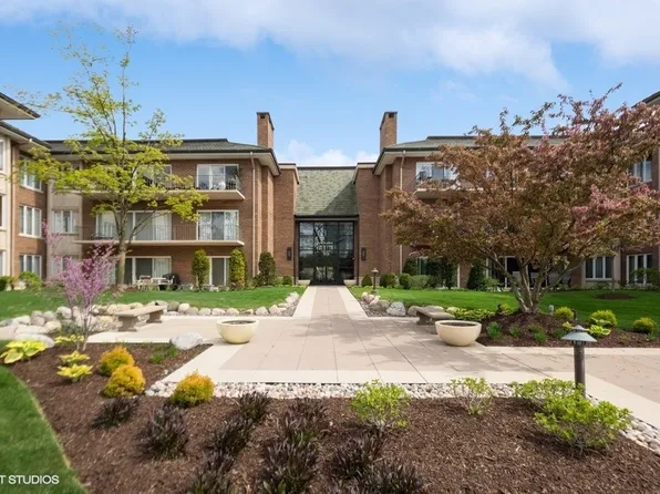 6 Oak Brook Club Dr APT K308, Oak Brook, IL 60523